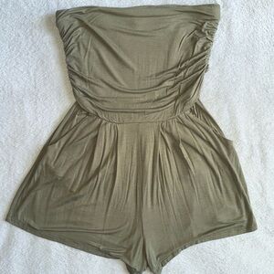 GREEN STRAPLESS ROMPER
